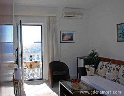 GALIJA Wohnungen / Zimmer, Ein 1, Privatunterkunft im Ort Herceg Novi, Montenegro - A 1 (APARTMANI GALIJA, Herceg Novi)